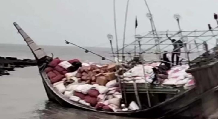 বিপুল মালামাল নিয়ে মেঘনায় ট্রলারডুবি